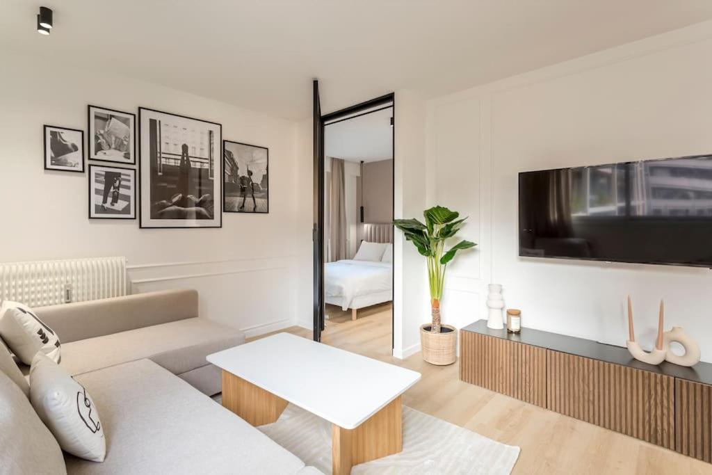דירות פריז Luxurious 3 Min Walk From Eiffel Tower מראה חיצוני תמונה