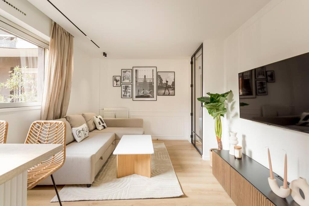 דירות פריז Luxurious 3 Min Walk From Eiffel Tower מראה חיצוני תמונה