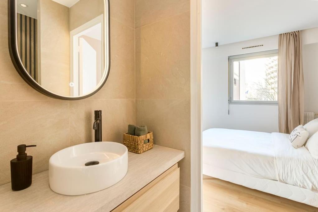 דירות פריז Luxurious 3 Min Walk From Eiffel Tower מראה חיצוני תמונה