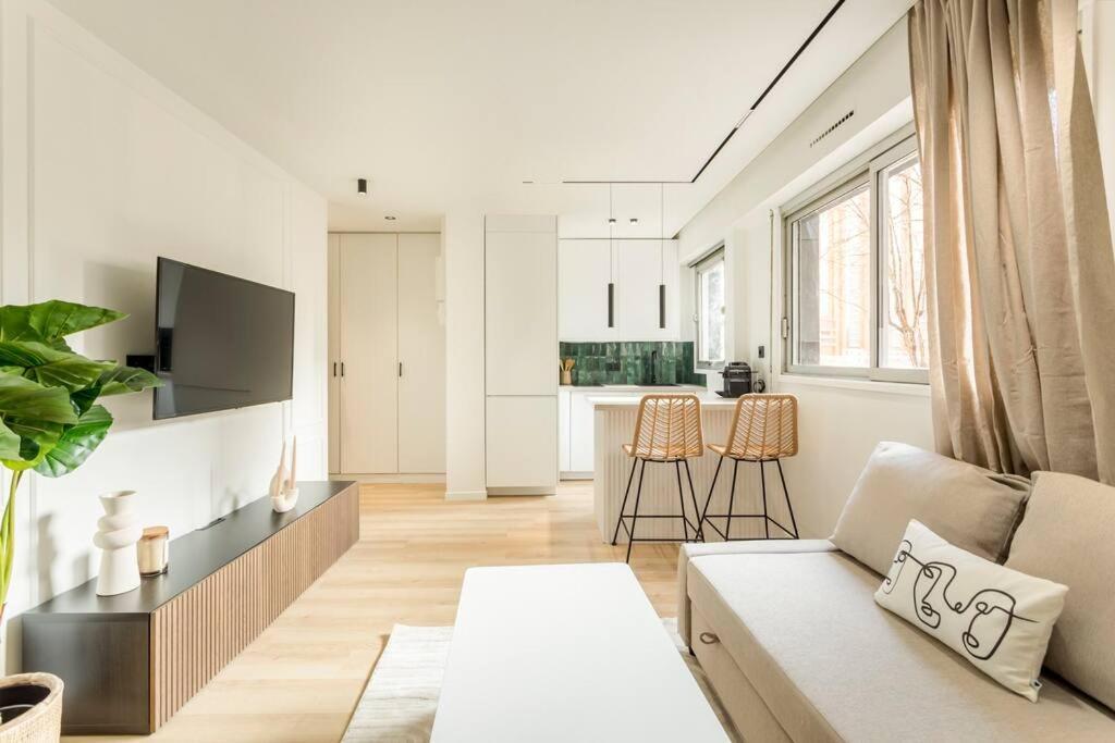 דירות פריז Luxurious 3 Min Walk From Eiffel Tower מראה חיצוני תמונה
