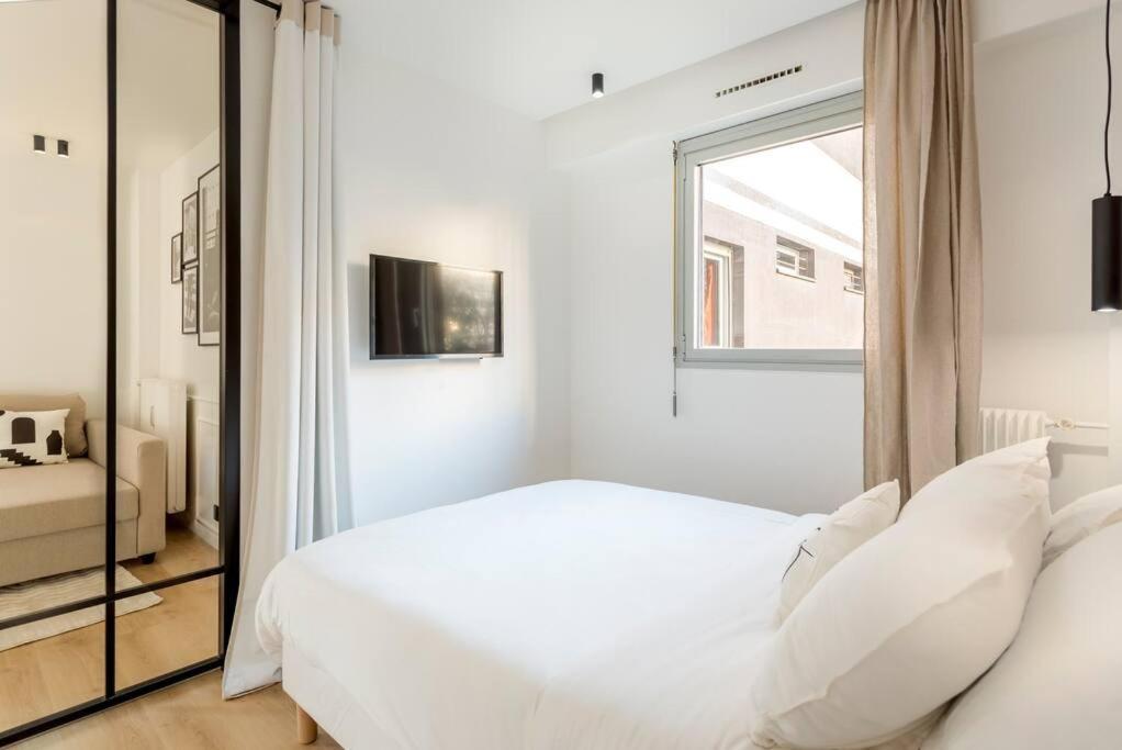 דירות פריז Luxurious 3 Min Walk From Eiffel Tower מראה חיצוני תמונה